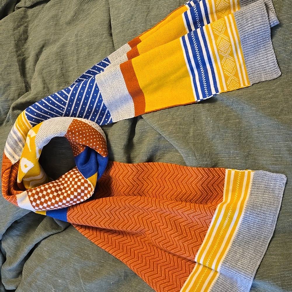 Women’s Scandinavian Knit Wrap Scarf